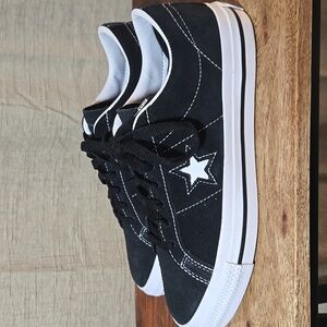 Converse Unisex Black Star Sneakers - 6.5 MEN/8 WOMEN